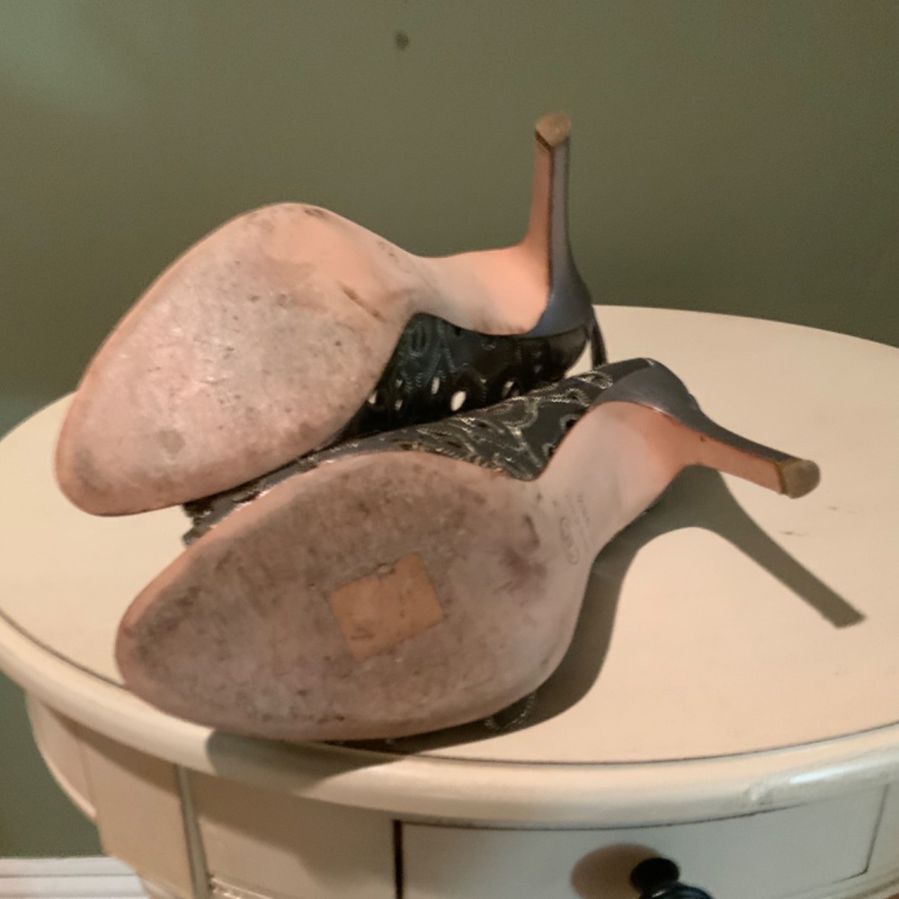 Shoes - Picture 5 of 7